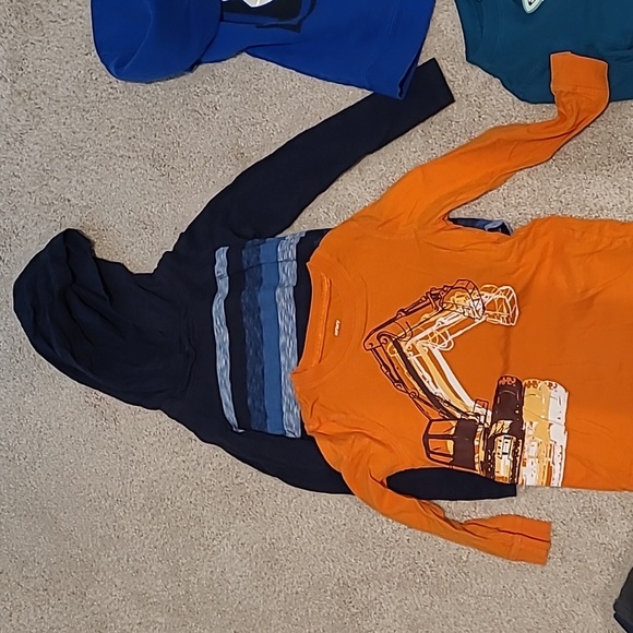 Boys size 5 long sleeve bundle - Picture 3 of 4